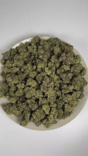 PUFFY Candy Gas is a balanced hybrid THCa strain descended from an iconic lineage of Kandy Kush and OG #18. The aroma is a vibrant blend of zesty lime and gassy notes, rounded out by a delicate floral finish. Visually, dense deep forest green buds with hints of purple are threaded with fiery orange pistils and coated in a sparkling layer of sticky trichomes. Consumers often report euphoric, focused, and creative effects accompanied by a calming sense of relaxation. 