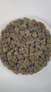 PUFFY Galactic Warhead is a balanced hybrid THCa strain, born from the renowned fusion of Gelato 33 and a mysterious, unnamed cultivar. The aroma is bright and refreshing, bursting with zesty lemons, tropical fruits, and delicate floral notes. Visually, dense green buds with purple hues and fiery orange pistils are coated in sticky trichomes. Consumers often report an immediate euphoria and uplifted, creative mood, accompanied by a relaxed body sensation and calmness, making it ideal for stress relief, mood