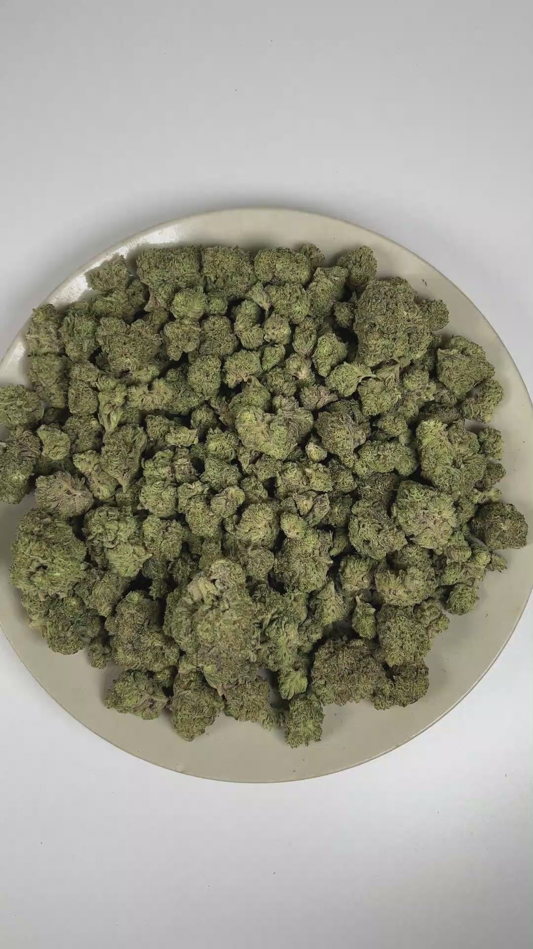 PUFFY ORZ is an indica-dominant hybrid THCa strain derived from the celebrated fusion of  Cookies and Cream and Secret Weapon. The aroma is a delightful blend of doughy sweetness, sugary notes, and creamy undertones. Visually, dense forest green buds with hints of purple are threaded with fiery orange pistils and coated in a sparkling layer of sticky trichomes. The consumers often report a euphoric experience accompanied by a calm, mentally relaxed state that gently soothes the mind and encourages a grounde