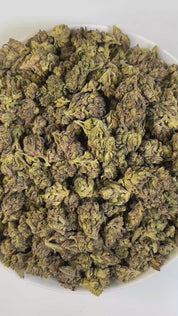 PUFFY LA Pop Rocks is a potent indica-dominant hybrid THCa strain crafted from the flavorful cross of Triangle Kush BX2 and Z Animal. The aroma is a captivating mix of sweet and fruity tones, layered with a strong gassy kick that gives it a bold and memorable presence. The flavor profile mirrors this with a sweet and sour apple candy taste, complemented by subtle notes of spicy black pepper and nutty mint. Visually, the buds are long and pepper-shaped with a minty green hue, thick orange pistils, and a gene