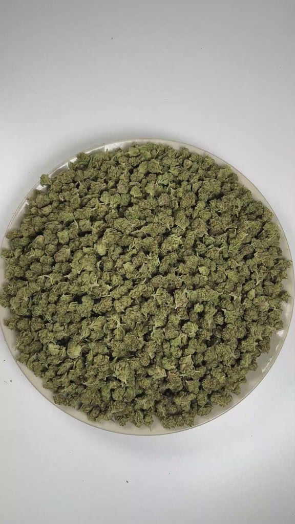 PUFFY Papaya Drip (smalls) is an indica-dominant hybrid THCa strain with genetics that have not been publicly confirmed, leaving its exact lineage undisclosed. The aroma is a fragrant blend of herbal notes and ripe papaya, finishing distinctly tropical. Visually, dense forest green buds with purple hues and fiery orange pistils are coated in sticky trichomes. Consumers often report feeling euphoric, focused, relaxed, and uplifted, with a balanced sense of mental clarity and calm.