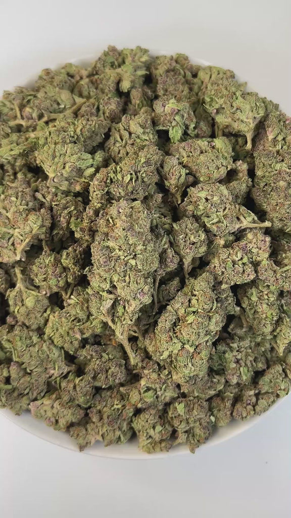 PUFFY Sweet Dream is a balanced hybrid THCa strain, born from the flavorful cross of Al’s Dream × Gupta Kush. The aroma unfolds with rich woody and earthy notes, layered with a warm, spicy undertone and a subtle touch of natural sweetness, creating a balanced and inviting scent. Visually, dense forest-green buds are streaked with vibrant orange pistils and dusted with sparkling trichomes. Consumers often report a powerful combination of body relaxation, euphoria, and an uplifted, joyful mood.


