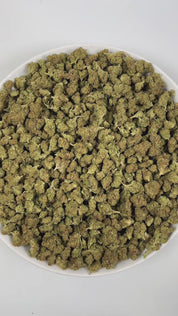 PUFFY The Doctor (smalls) is an indica-dominant hybrid THCa strain born from the complex cross of Great White Shark, Super Skunk, A South India–derived indica variety. The aroma is a rich blend of woody, herbal, and sweet notes, creating a warm and inviting fragrance experience. Visually, dense spring green buds with hints of purple, bright orange pistils, and a thick coating of sparkling trichomes. Consumers often report euphoric and calming effects, accompanied by lighthearted giggles and a noticeable inc