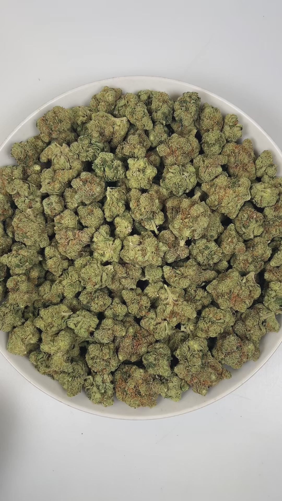 PUFFY Cali Kush is a balanced hybrid THCa strain expertly crafted with an element of intrigue, with OG Kush being the most commonly suggested influence. The aroma is a bold and captivating blend of skunky earthiness, rich Kush undertones, and bright, zesty hints of lemon-pine. Visually, dense apple green buds with purple hues and fiery orange pistils are coated in sticky trichomes. Consumers often report a blissful wave of euphoria and relaxation, paired with happiness and a pronounced boost in appetite.