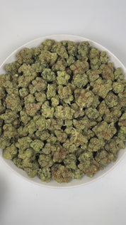 PUFFY Cali Kush is a balanced hybrid THCa strain expertly crafted with an element of intrigue, with OG Kush being the most commonly suggested influence. The aroma is a bold and captivating blend of skunky earthiness, rich Kush undertones, and bright, zesty hints of lemon-pine. Visually, dense apple green buds with purple hues and fiery orange pistils are coated in sticky trichomes. Consumers often report a blissful wave of euphoria and relaxation, paired with happiness and a pronounced boost in appetite.