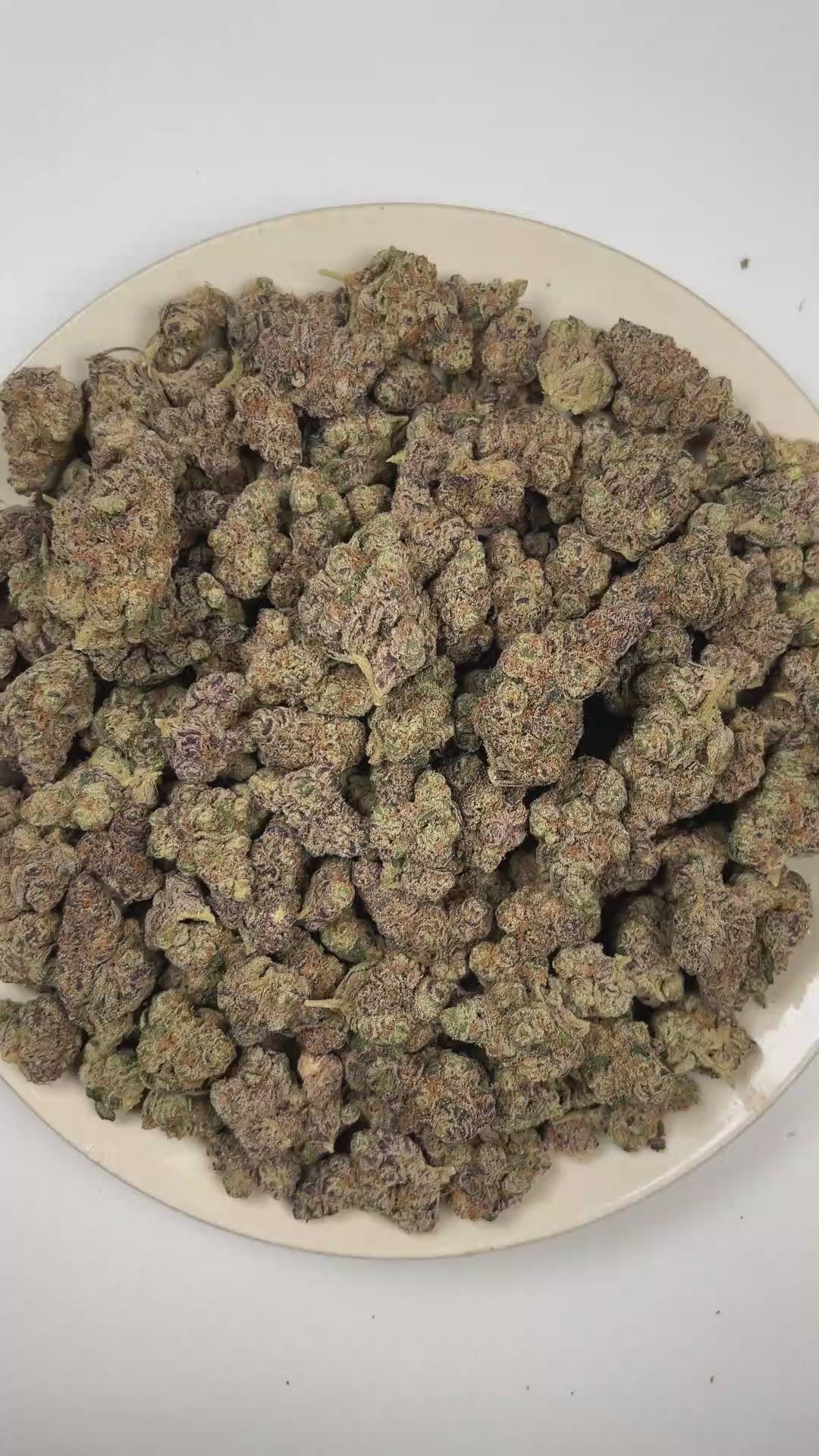 PUFFY Zero Gravity is a balanced hybrid THCa strain born from the legendary pairing of Holy Grail Kush and Smurfzilla. The aroma is bursting with bright grapefruit and juicy orange notes, delivering a refreshing and distinctly fruity experience. Visually, dense deep forest green buds with purple hues and fiery orange pistils are coated in sticky trichomes. Consumers often report feeling euphoric, creative, and energetic while maintaining a calm and balanced state of mind. 