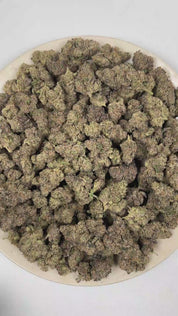 PUFFY Dirty 30 is a balanced hybrid THCa strain created through the masterful blending of GMO Cookies × Cookies N Cream F2. The aroma opens with crisp pine, followed by earthy skunk and a robust diesel-like fuel finish. Visually, dense forest green buds with purple hues and fiery orange pistils are coated in sticky trichomes. Consumers often report a euphoric, invigorating, and uplifting experience that enhances creative focus before gradually transitioning into a gentle, full-body relaxation. 