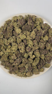 PUFFY Jam Session is a balanced hybrid THCa strain, expertly crafted from the flavorful blend of Apple Fritter and Orange Tree. The aroma is a vibrant blend of fruity sweetness, pungent gassy undertones, and fresh herbal notes. Visually, dense light green buds with purple hues and fiery orange pistils are coated in sticky trichomes. Consumers often report a euphoric and uplifting experience that sparks creativity and energy while maintaining a balanced, calming mental vibe.