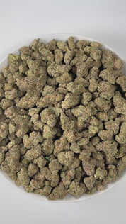 PUFFY Blueberry Headband is an indica-dominant hybrid THCa strain, crafted from the legendary lineage of  Blueberry × Headband. The aroma bursts with sharp citrus notes, balanced by bold diesel accents and grounded with fresh pine undertones, creating a bright yet earthy scent profile. Visually, the buds are dense and green, adorned with bright orange pistils and coated in a thick, frosty layer of glistening trichomes. Consumers often report a euphoric, happy, and relaxed high, an experience that combines a