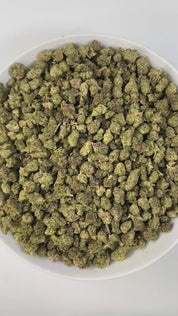 PUFFY Candy Runtz (smalls) is a balanced hybrid THCa strain, born from the legendary cross of ZKZ and Gelato. A bold blend of sharp gas, sweet candy, and refreshing mint creates a rich, layered aroma that’s both striking and memorable. Visually dense buds, frosty with bright orange pistils and purple accents. Consumers often describe an initial wave of euphoria that sparks creativity and uplift, gradually easing into a calm, relaxing state.
