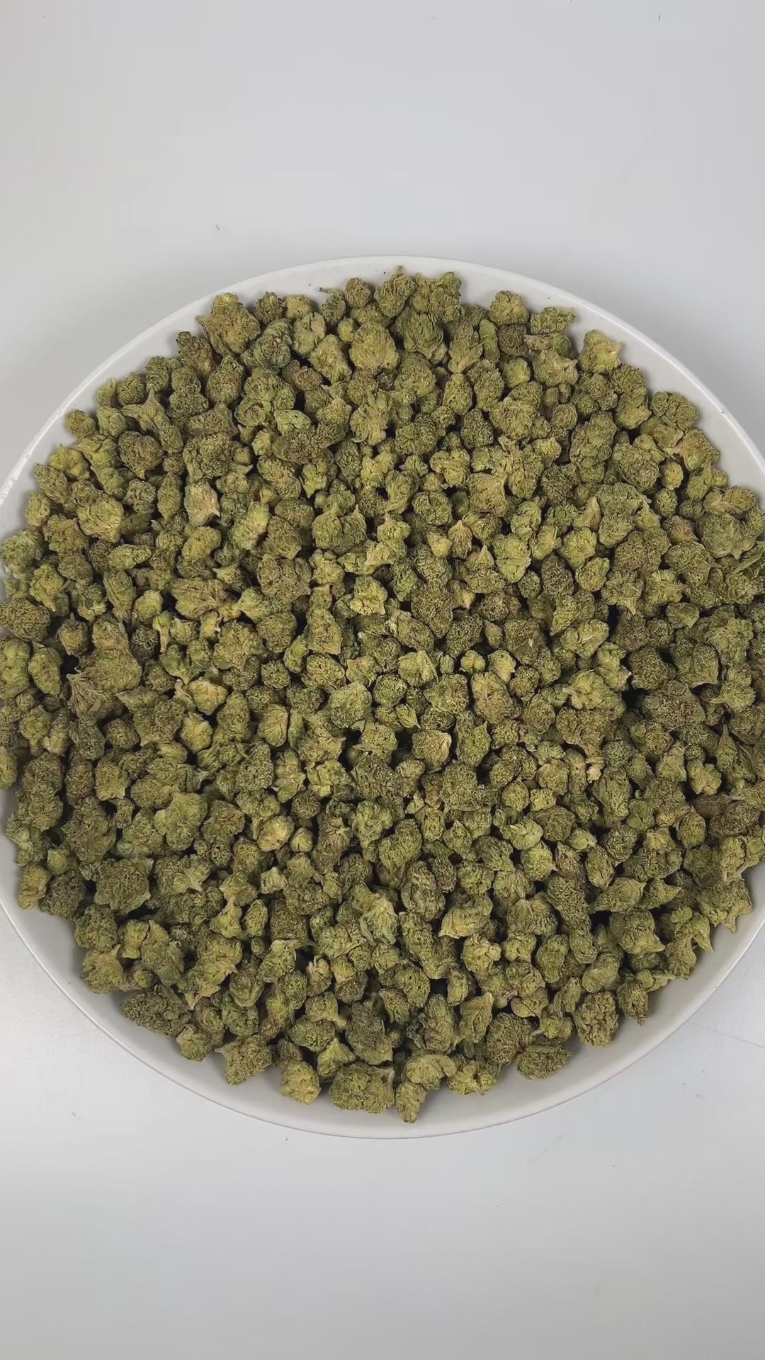 PUFFY Candy Runtz (smalls) is a balanced hybrid THCa strain, born from the legendary cross of ZKZ and Gelato. The aroma bursts with bright citrus notes, layered with sweet candy undertones and grounded by a subtle earthy richness. Visually, dense green buds with purple hues and fiery orange pistils are coated in sticky trichomes. Consumers often describe an initial wave of euphoria that sparks creativity and uplift, gradually easing into a calm, relaxing state.