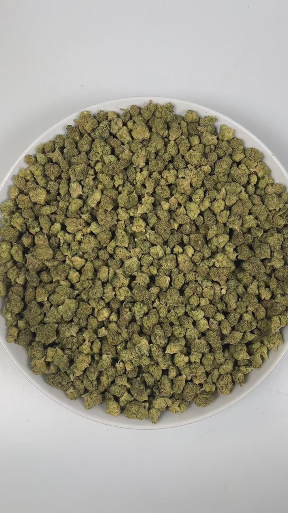 PUFFY Candy Runtz (smalls) is a balanced hybrid THCa strain, born from the legendary cross of ZKZ and Gelato. The aroma bursts with bright citrus notes, layered with sweet candy undertones and grounded by a subtle earthy richness. Visually, dense green buds with purple hues and fiery orange pistils are coated in sticky trichomes. Consumers often describe an initial wave of euphoria that sparks creativity and uplift, gradually easing into a calm, relaxing state.