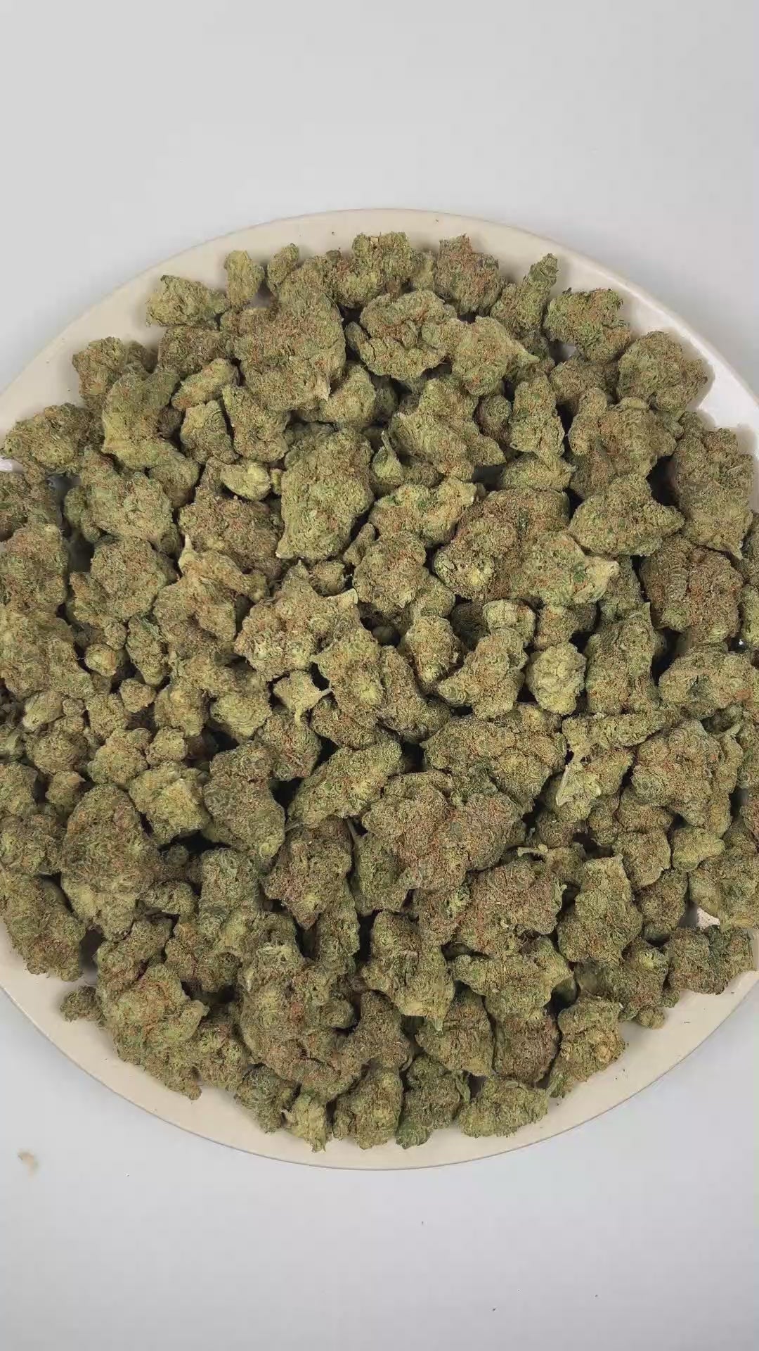 PUFFY Dutch Punch is an indica-dominant THCa strain emerging from the renowned pairing of Purple Punch and Dutch Treat. The aroma hits with sharp diesel fuel, layered with harsh chemical undertones, and finishes with a deep, lingering skunky funk. Visually, dense forest green buds with purple hues and fiery orange pistils are coated in sticky trichomes. Consumers often report an euphoric, mood-lifting head high paired with deep physical relaxation that settles the body into a calm, restful state. 