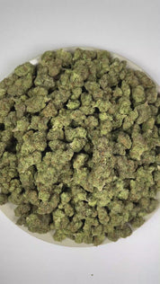 PUFFY Permanent Marker is an indica-dominant hybrid THCa strain, born from the complex cross of Biscotti, Jealousy, and Sherbet BX. The aroma features rich tobacco notes blended with pungent fuel undertones and delicate floral accents. Visually, dense forest green buds with purple hues and fiery orange pistils are coated in sticky trichomes. Consumers often report a blissful euphoria that uplifts the mood, sparks creativity, creates gentle tingling sensations, and envelops the body in deep, relaxing calm.  