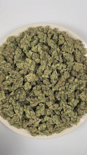 PUFFY Green Goblin is a sativa-dominant hybrid THCa strain crafted from the standout genetics of Skunk #1 and Afghani. Aroma opens with a rich nutty base, lifted by cool mint and finished with a subtle savory hint of fresh onion. Visually, dense forest green buds with purple hues and fiery orange pistils are coated in sticky trichomes. Consumers often report a euphoric, uplifted mood accompanied by enhanced focus, heightened mental sharpness, and a surge of creative inspiration. 