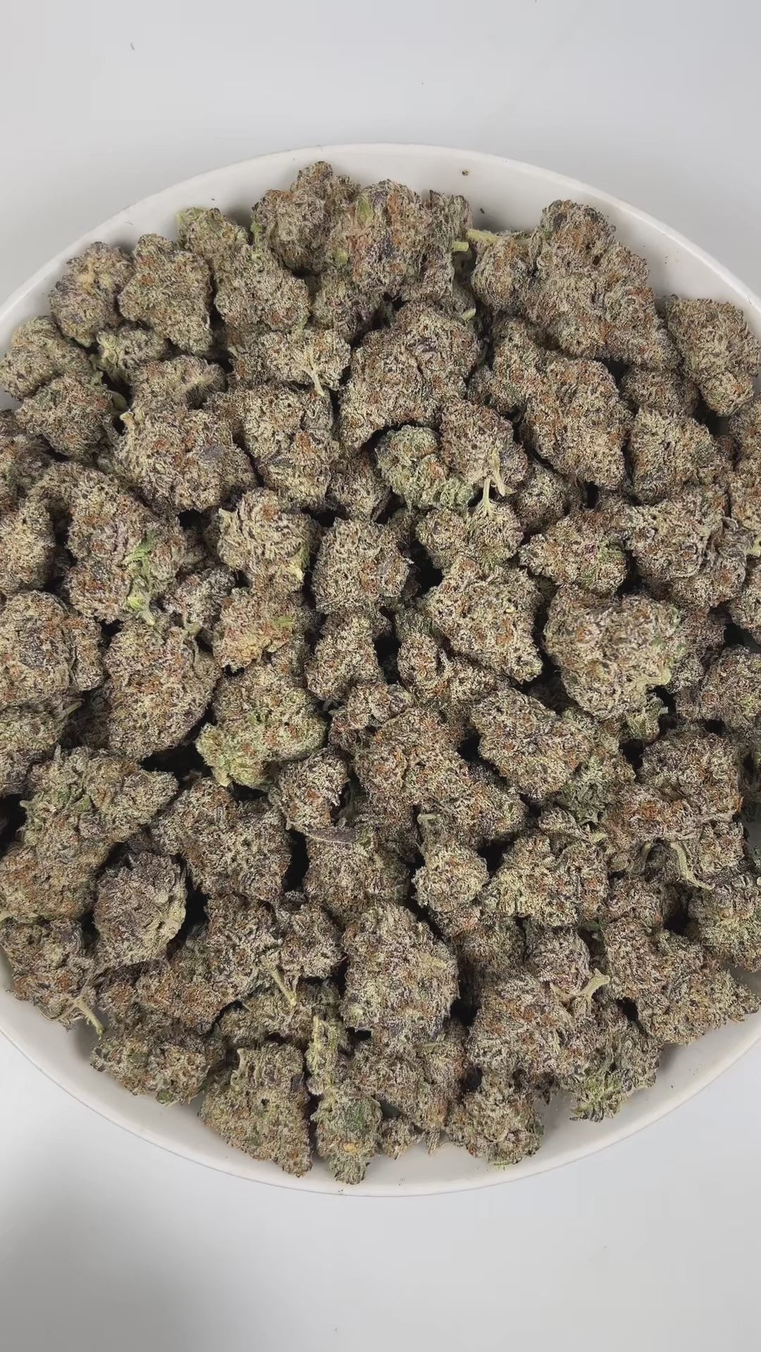 PUFFY Pink Ice is a balanced hybrid THCa strain, expertly crafted from a flavorful union of Pinky and Ice Cream Cake. The aroma is rich and inviting, with doughy notes complemented by hints of chocolate and a subtle, gassy undertone. Visually, dense green buds with hints of purple, bright orange pistils, and a thick coating of sparkling trichomes. Consumers frequently describe a bright, mood‑lifting cerebral buzz that sparks positivity and motivation, paired with a light body calm that keeps the experience 