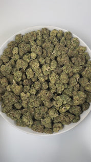 PUFFY Modified Sunset is an indica-dominant hybrid THCa strain, born from the iconic fusion of Sunset Sherbet and a carefully chosen hybrid. The aroma opens with sharp, earthy grassy notes, intertwined with pungent diesel undertones and a subtle, spicy peppery kick. Visually, the buds are dense, showcasing vibrant green hues with deep purple undertones, accented by bright orange pistils and enveloped in a thick, frosty layer of trichomes. Consumers often report an initial wave of smooth cerebral uplift pair