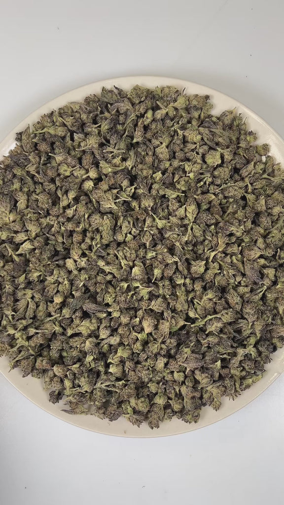 PUFFY Gushers (smalls) is an indica-dominant hybrid THCa strain, created by expertly crossing Gelato #41 and Triangle Kush. The aroma is a delightful blend of sweet candy, pungent gassy notes, and vibrant fruity undertones. Visually, the buds impress with dense forest-green hues and purple accents, orange pistils and frosty trichomes. Consumers often describe an initial surge of bright, euphoric energy that uplifts the mind, gradually easing into a soothing, full-bodied relaxation that leaves both body and 