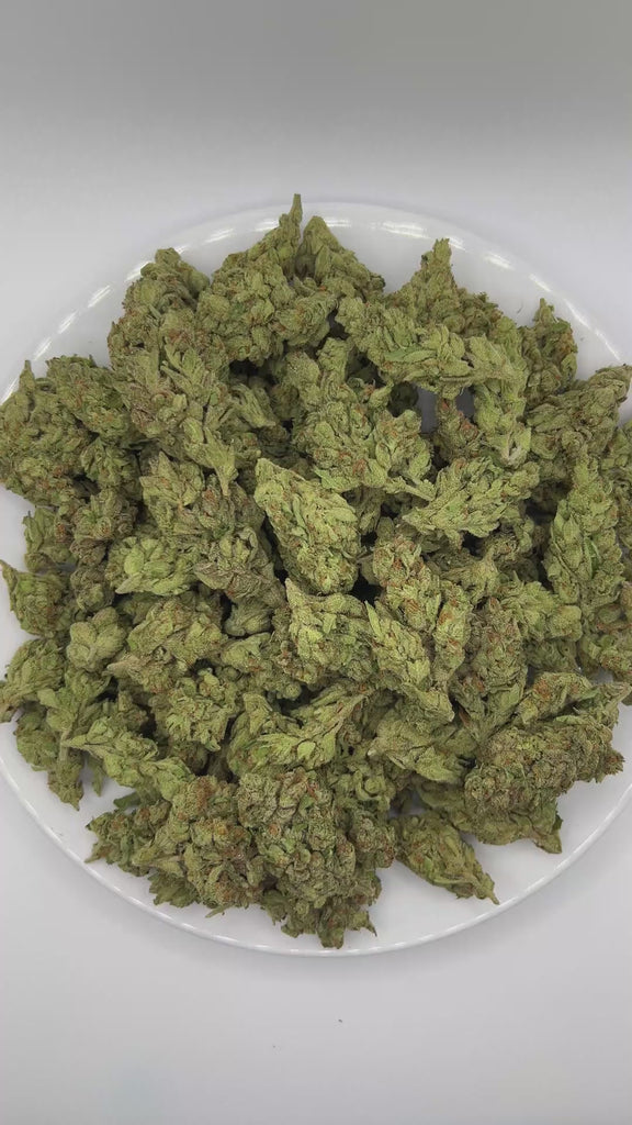 PUFFY Bob Hope is a sativa-dominant hybrid THCa strain developed from the flavorful convergence of  Super Lemon Haze and Durban Biscotti. The aroma features bright citrus and juicy grape notes, finishing with a smooth, sweet wine essence. Visually, dense forest green buds with purple hues and fiery orange pistils are coated in sticky trichomes. Consumers often report an uplifting wave of euphoria that inspires creativity, sharpens focus, boosts energy, and leaves them feeling refreshed and engaged.  