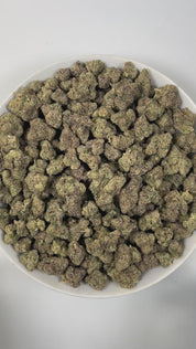 PUFFY Kushy Runtz is an indica-dominant hybrid THCa strain, born from the legendary pairing of Kush and Runtz. The aroma bursts with sweet candy notes, layered with tropical fruitiness and a distinctive gassy undertone. Visually, dense forest green buds with purple hues and fiery orange pistils are coated in sticky trichomes. Consumers often report a relaxing, calming body sensation paired with a happy, uplifted mood, featuring a smooth onset that can lead to deep, soothing relaxation.