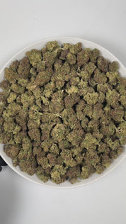 PUFFY Nimbus Snacks is a sativa-dominant hybrid THCa strain, born from the legendary cross of Durban Mints x Girl Scout Cookies . The aroma bursts with sharp notes of chemicals and diesel, complemented by a refreshing hint of eucalyptus and mint. Visually, dense green buds with purple hues and fiery orange pistils are coated in sticky trichomes. Consumers often report experiencing a euphoric sense of well-being, accompanied by feelings of happiness and uplifted spirits, while also feeling energized, focused