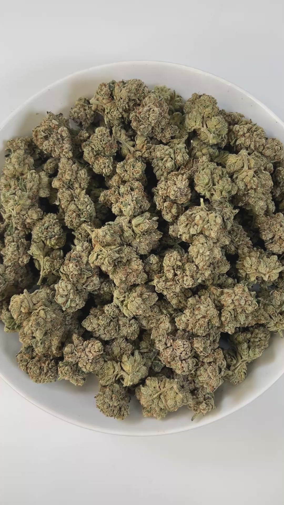 PUFFY Marathon OG is a potent indica-dominant hybrid THCa strain, crafted from the legendary OG Kush lineage, which includes either Chemdawg, Lemon Thai, or Hindu Kush. The aroma is bold and layered, combining gassy sharpness with earthy depth and a touch of warm spice. Visually, the buds are dense and deep forest green, accented by darker undertones, vivid bright orange pistils, and a thick coating of frosty white trichomes, signaling its high potency. Consumers often report a balance of euphoria and relax