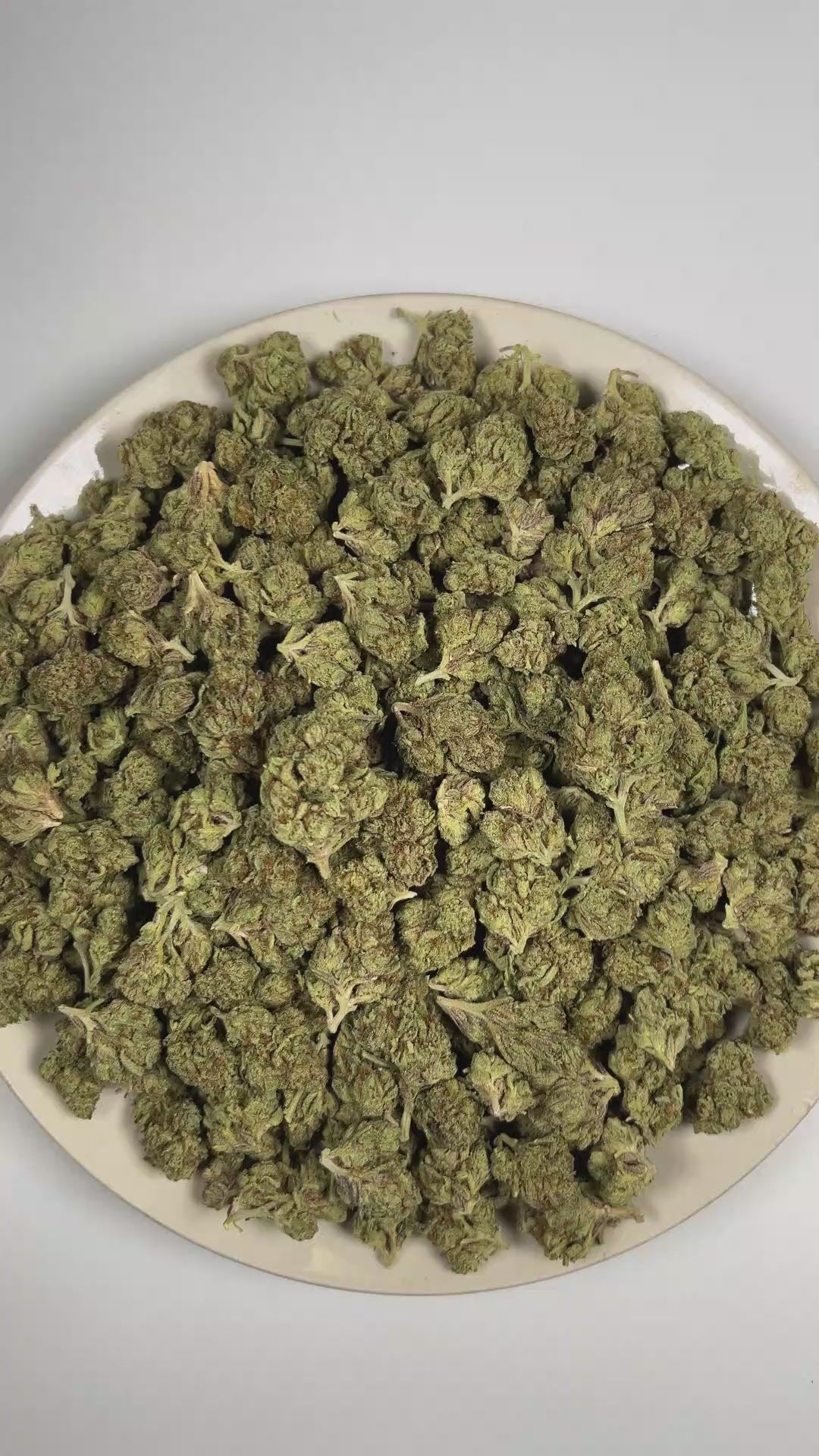 PUFFY Pinyatti is a sativa-dominant hybrid THCa strain crafted from the unique genetic combination of  Piña Acaí and Zoap A. The aroma is gassy and pine-forward, with a distinct herbal finish. Visually, dense dark green buds with purple hues and fiery orange pistils are coated in sticky trichomes. Consumers often report feeling euphoric, energized, clear-headed, motivated, and pleasantly calm.