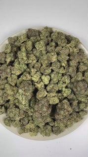 PUFFY F1 is a sativa-dominant hybrid THCa strain with genetics that have yet to be publicly revealed, leaving its true lineage unknown. The aroma combines delicate floral notes with rich, woody undertones and a bold, gassy finish. Visually, dense forest green buds with purple hues and fiery orange pistils are coated in sticky trichomes. Consumers often report feeling euphoric and uplifted, with a boost in energy and a more creative mindset.