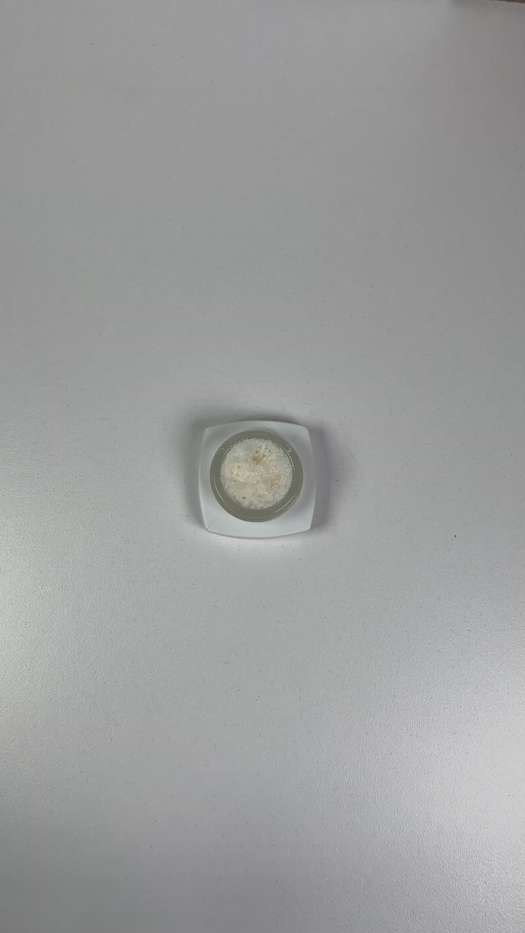 PUFFY THCa Gelato 33: Extract crumble using butane or liquefied petroleum gas. This type of concentrate is extremely potent, and the crumb-like consistency makes it easy to dose.