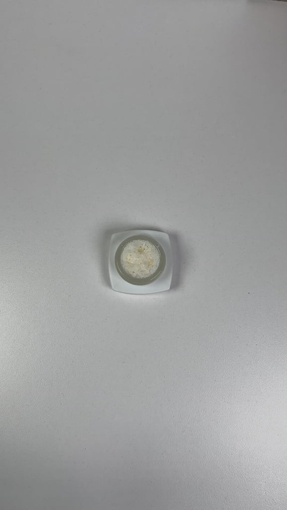 PUFFY THCa Gelato 33: Extract crumble using butane or liquefied petroleum gas. This type of concentrate is extremely potent, and the crumb-like consistency makes it easy to dose.
