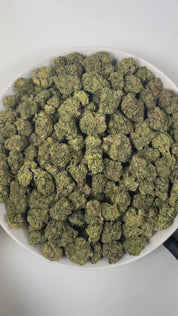 PUFFY Rainbow Belts is an indica-dominant hybrid THCa strain, created from the legendary pairing of ZKZ × Moonbow. The aroma bursts with tropical sweetness, grounded by earthy undertones and accented with a warm, spicy kick. Visually, the buds resemble emerald clouds with violet hints, bright orange pistils, and a sparkling layer of frosty trichomes. Consumers often report an uplifting, euphoric head‑buzz that boosts sociability and giddiness, followed by a gentle, tingling body high that relaxes.
