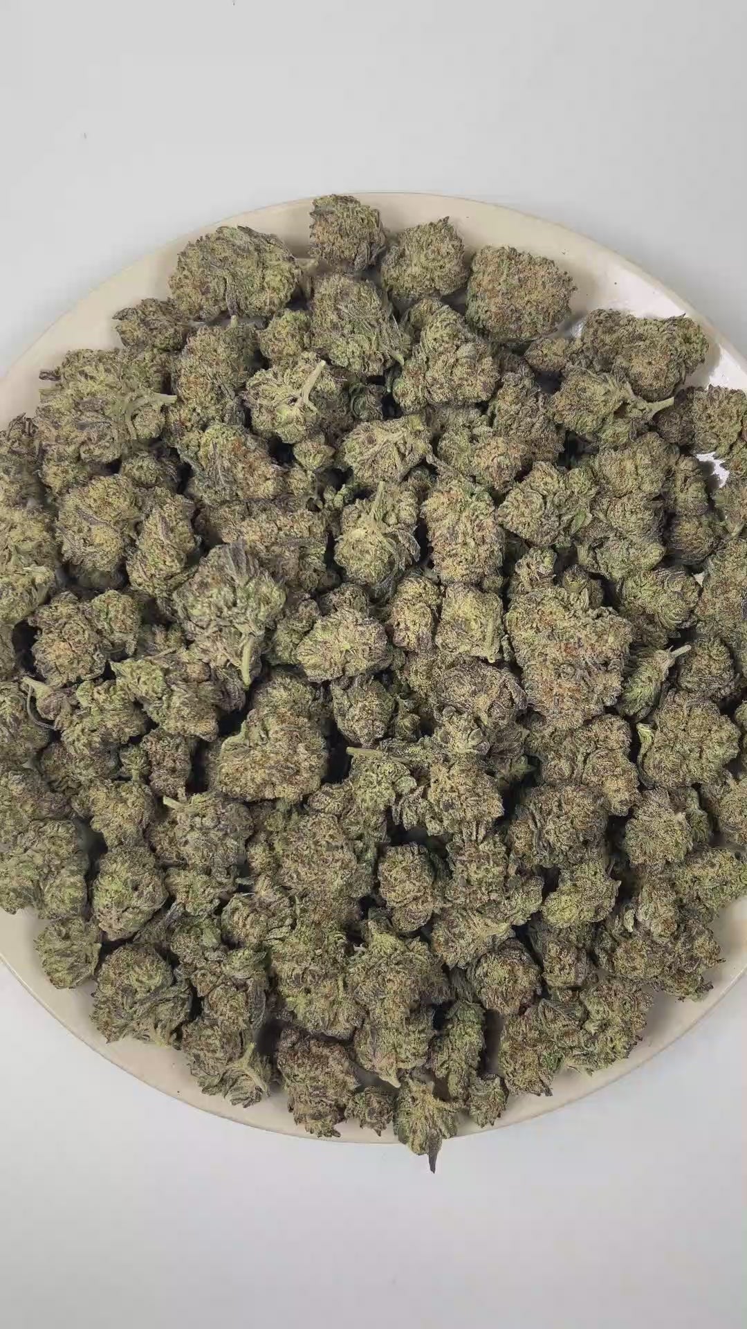 PUFFY China White is an indica-dominant hybrid THCa strain created through the strategic union of White Rhino and Chinese Indica . The aroma is rich and inviting, blending freshly baked dough notes with smooth creamy sweetness and the warm, sugary scent of freshly baked cookies. Visually, dense forest green buds with purple hues and fiery orange pistils are coated in sticky trichomes. Consumers often report a euphoric mood lift accompanied by deep physical relaxation and a peaceful mental calm that encourag