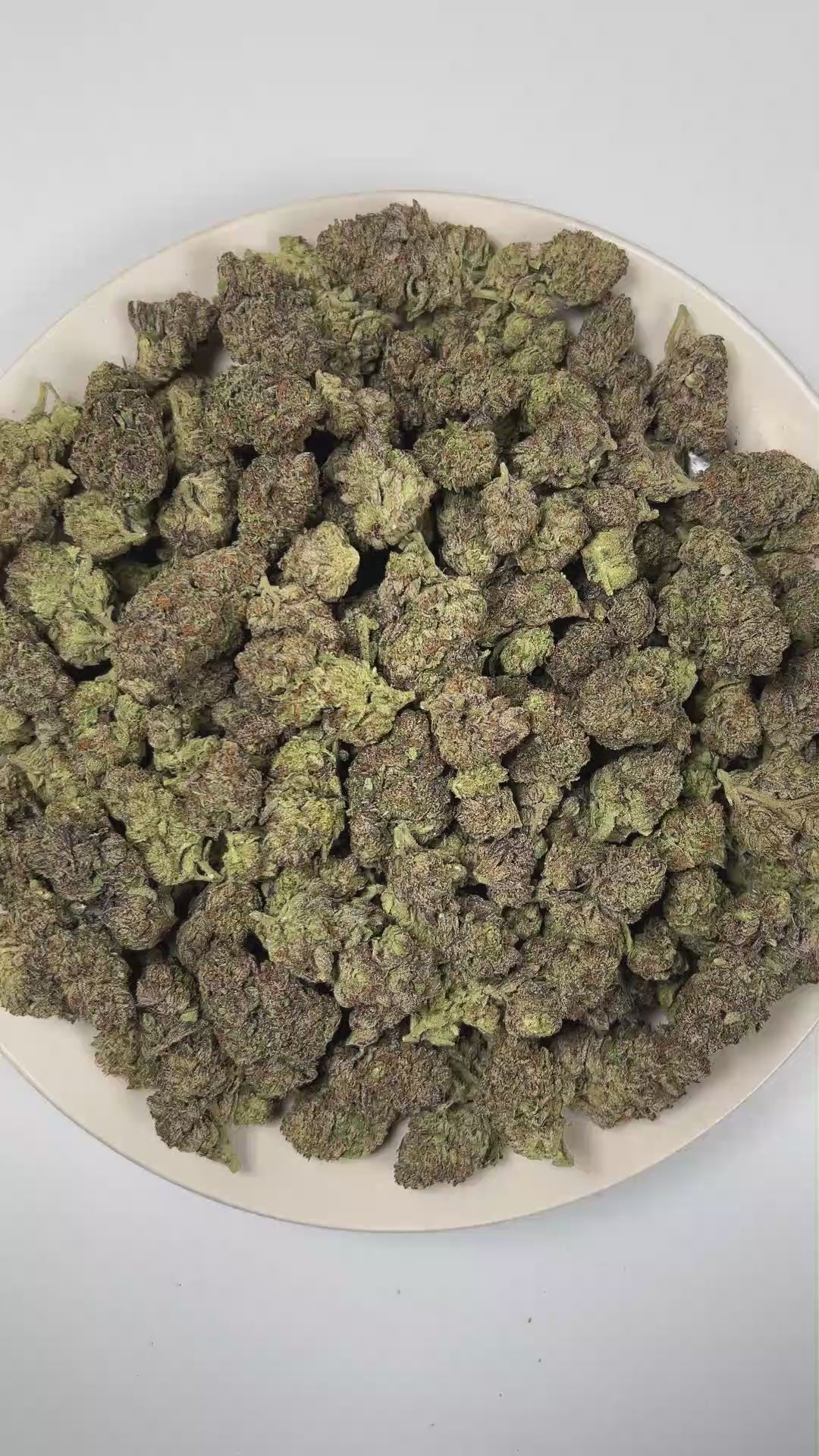 PUFFY Black Mamba is an indica-dominant hybrid THCa strain expertly bred from the powerful pairing of Granddaddy Purple and Black Domina. The aroma opens with sweet, juicy berries, blossoms into delicate floral notes, and finishes with rich, earthy wood undertones. Visually, dense forest green buds with purple hues and fiery orange pistils are coated in sticky trichomes. Consumers often report a euphoric, deeply relaxing experience that melts away tension while encouraging a healthy appetite. 