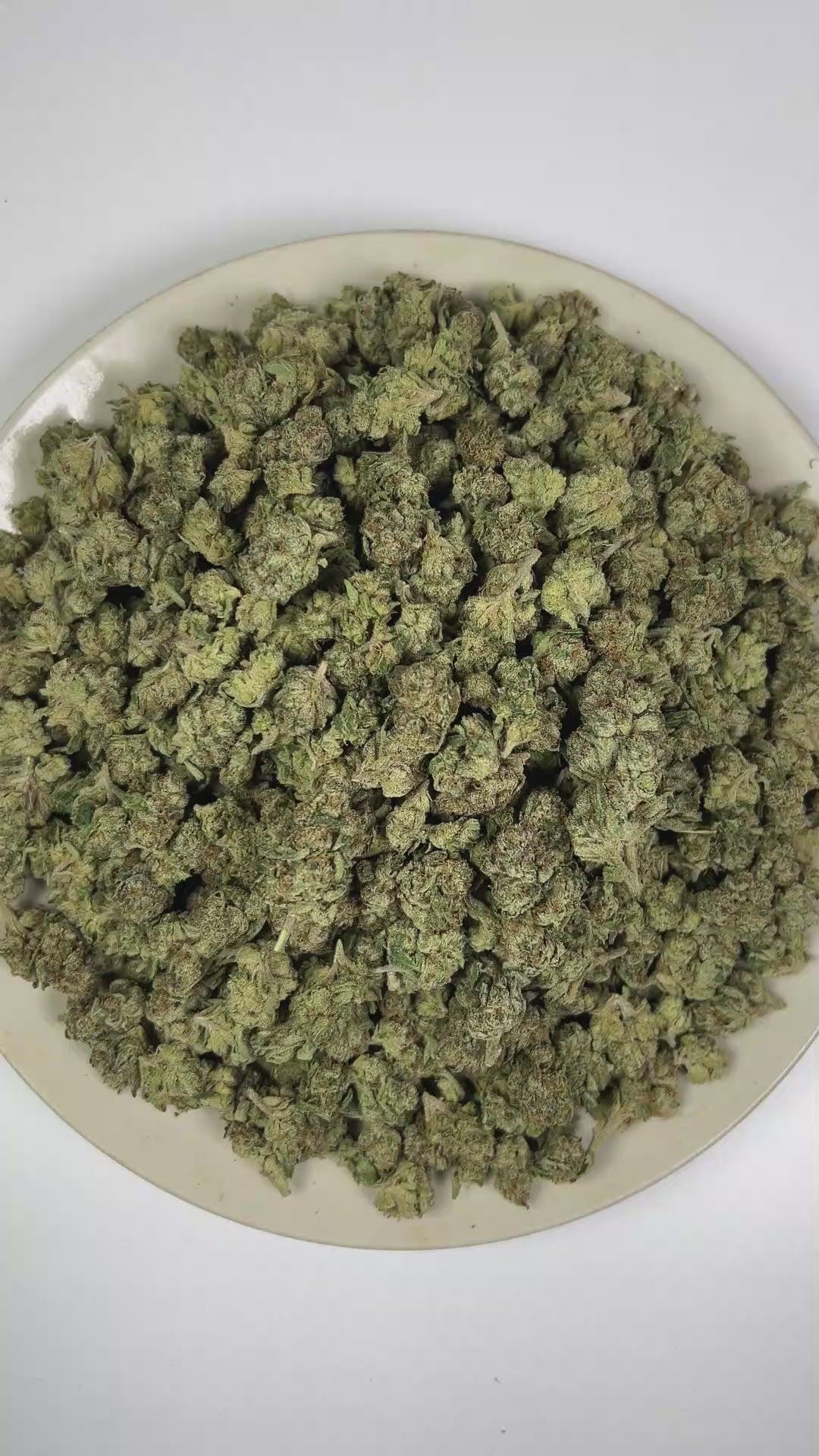 PUFFY Zutopia is a balanced hybrid THCa strain with genetics that have yet to be publicly revealed, leaving its true lineage unknown. The aroma features zesty citrus notes complemented by a sweet, fruity fragrance reminiscent of fresh, ripe fruit. Visually, dense forest green buds with purple hues and fiery orange pistils are coated in sticky trichomes. Consumers often report feeling euphoric, uplifted, focused, and relaxed, with an improved mood and a balanced sense of calm and mental clarity.