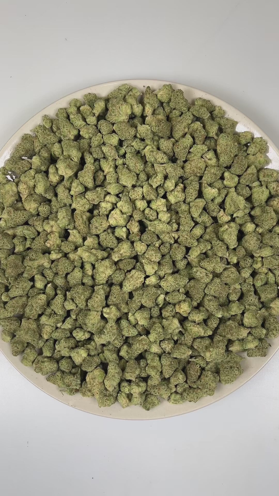 PUFFY Papaya Bomb (smalls) is a balanced hybrid THCa strain, born from the unique pairing of Papaya and THC Bomb. The aroma is a vibrant blend of ripe papaya, sweet grape, and juicy apricot, creating a lush, tropical-fruit-forward scent with a soft candy-like undertone. Visually, buds are dense and frosty, featuring spring green and purple hues with bright orange pistils and a thick coating of sparkling trichomes. Consumers often report feeling euphoric, creatively inspired, joyful, and uplifted, making it 