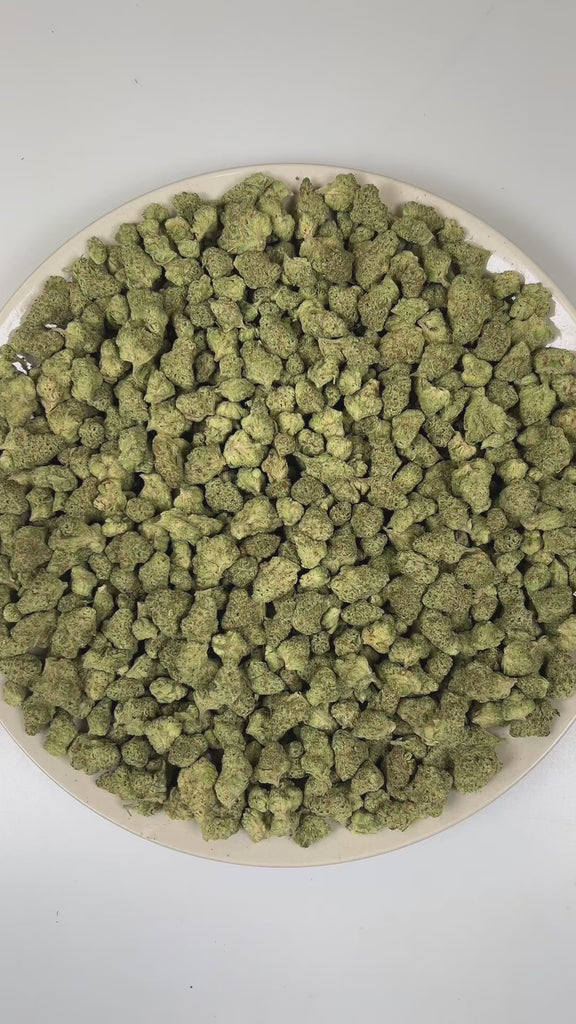 PUFFY Papaya Bomb (smalls) is a balanced hybrid THCa strain, born from the unique pairing of Papaya and THC Bomb. The aroma is a vibrant blend of ripe papaya, sweet grape, and juicy apricot, creating a lush, tropical-fruit-forward scent with a soft candy-like undertone. Visually, buds are dense and frosty, featuring spring green and purple hues with bright orange pistils and a thick coating of sparkling trichomes. Consumers often report feeling euphoric, creatively inspired, joyful, and uplifted, making it 