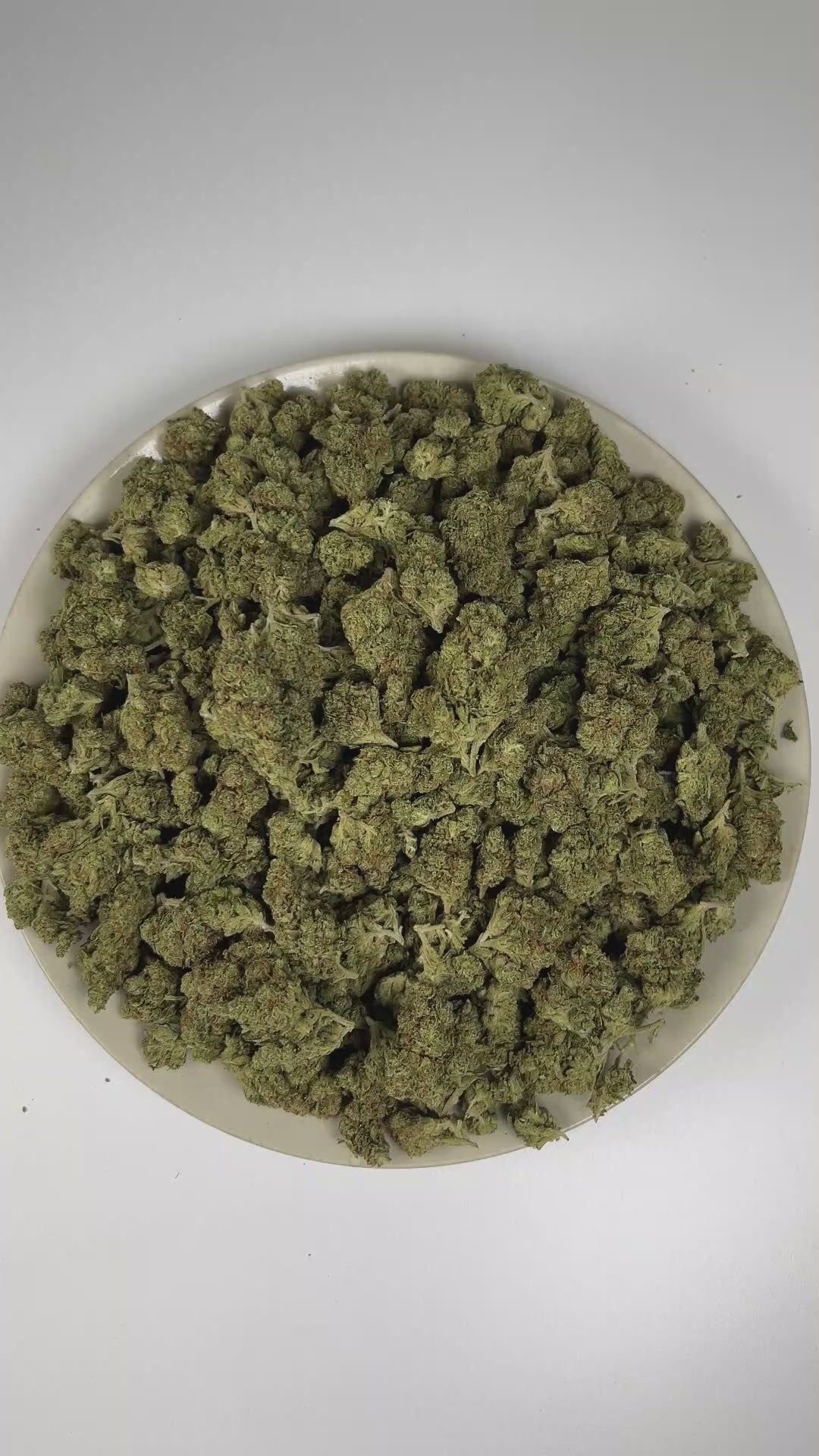 PUFFY Alien OG is a balanced hybrid THCa strain, spawned from the renowned pairing of Tahoe OG and Alien Kush. The aroma is rich with pine and classic OG notes, complemented by warm, aromatic spices. Visually, dense green buds with purple hues and fiery orange pistils are coated in sticky trichomes. Consumers often report a fast-onset cerebral high that brings euphoria, uplifted mood, creativity, and focus, followed by soothing body relaxation.  