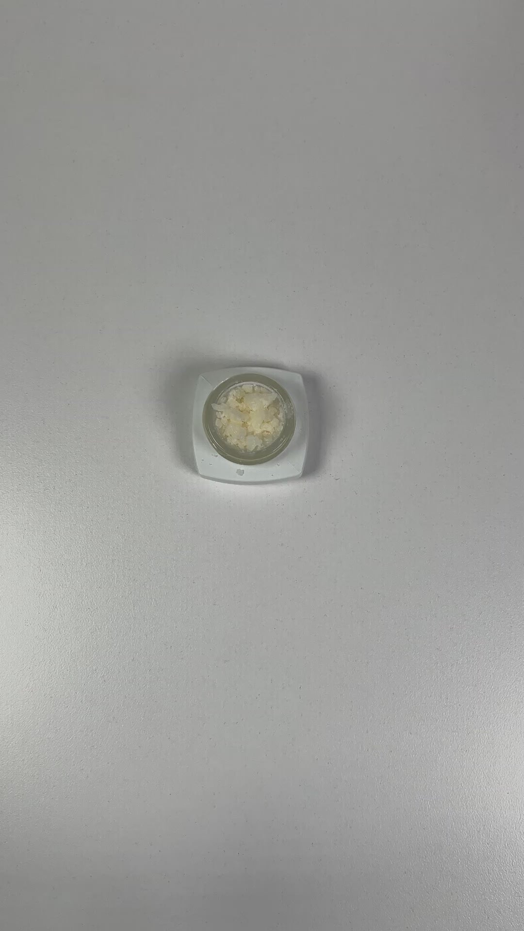 PUFFY THCa White Runtz: Extract crumble using butane or liquefied petroleum gas. This type of concentrate is extremely potent, and the crumb-like consistency makes it easy to dose.