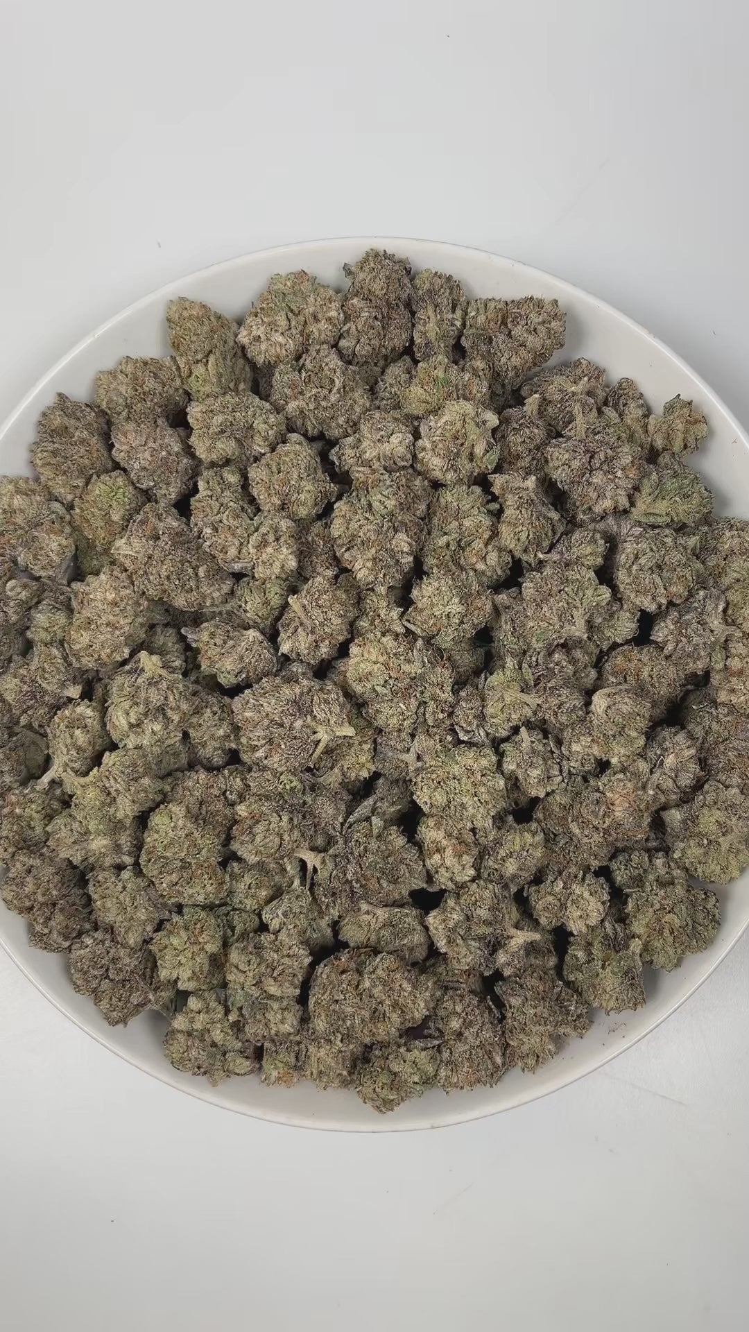 PUFFY Grape Gelato is an indica-dominant hybrid THCa strain, born from the renowned fusion of Grape Kush and Gelato #33. The aroma is a delightful blend of sweet grape, juicy tropical fruits, and a playful candy-like essence that instantly entices the senses. Visually, dense green buds with purple hues and fiery orange pistils are coated in sticky trichomes. Consumers often report a euphoric, energetic, and happy high that encourages lighthearted conversation and social ease while delivering a relaxing, moo