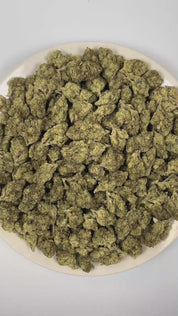 PUFFY Candied Grapefruit is a balanced hybrid THCa strain created from (Tangie × Blueberry Muffin) crossed with MAC and Cheese. The aroma opens with a sharp burst of grapefruit citrus, layered with pungent ammonia-like funk and deep gasoline undertones. Visually, dense forest green buds with purple hues and fiery orange pistils are coated in sticky trichomes. Consumers often report an uplifting sense of euphoria, enhanced mood, clear-headed mental focus, and a gently calming relaxation that promotes overall