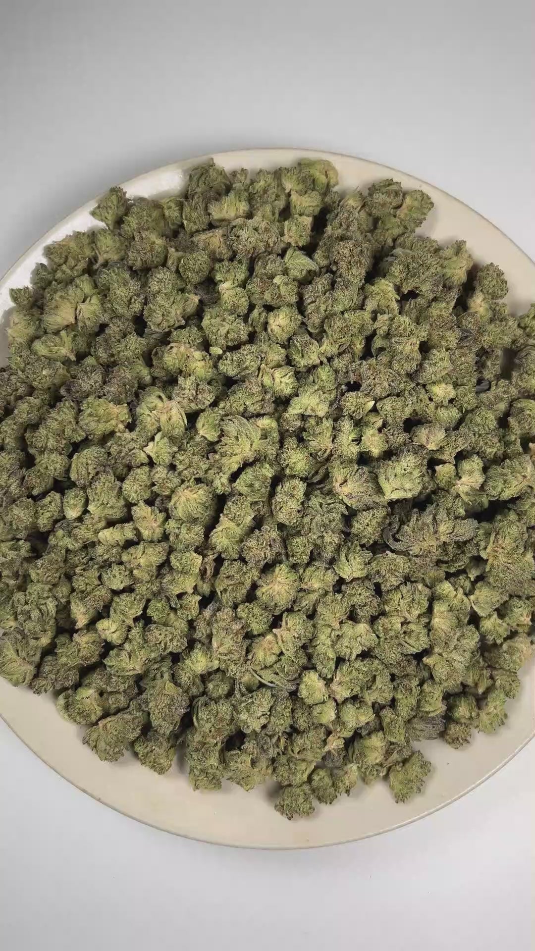 PUFFY ORZ (smalls) is an indica-dominant hybrid THCa strain derived from the celebrated fusion of  Cookies and Cream and Secret Weapon. The aroma is rich and inviting, blending doughy sweetness with smooth vanilla notes and a warm, freshly baked cake finish. Visually, dense forest green buds with hints of purple are threaded with fiery orange pistils and coated in a sparkling layer of sticky trichomes. The consumers often report a euphoric experience accompanied by a calm, mentally relaxed state that gently
