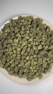 PUFFY ORZ (smalls) is an indica-dominant hybrid THCa strain derived from the celebrated fusion of  Cookies and Cream and Secret Weapon. The aroma is rich and inviting, blending doughy sweetness with smooth vanilla notes and a warm, freshly baked cake finish. Visually, dense forest green buds with hints of purple are threaded with fiery orange pistils and coated in a sparkling layer of sticky trichomes. The consumers often report a euphoric experience accompanied by a calm, mentally relaxed state that gently