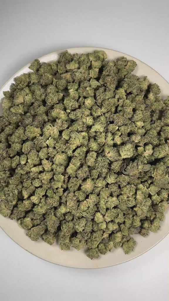 PUFFY ORZ (smalls) is an indica-dominant hybrid THCa strain derived from the celebrated fusion of  Cookies and Cream and Secret Weapon. The aroma is rich and inviting, blending doughy sweetness with smooth vanilla notes and a warm, freshly baked cake finish. Visually, dense forest green buds with hints of purple are threaded with fiery orange pistils and coated in a sparkling layer of sticky trichomes. The consumers often report a euphoric experience accompanied by a calm, mentally relaxed state that gently