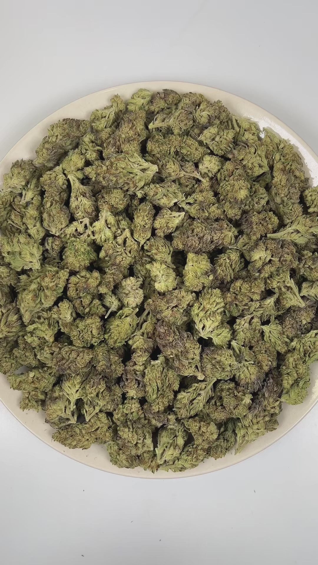 PUFFY Sticky Grapes is an indica-dominant hybrid THCa strain crafted from a flavorful blend of Sticky Toffee and Grape Cream Cake Mints. The aroma is a rich blend of sweet berries, delicate floral notes, and smooth creamy undertones. Visually, dense deep green buds with purple hues and fiery orange pistils are coated in sticky trichomes. Consumers often report an initial wave of euphoria accompanied by heightened creativity and uplifted mood, followed by soothing body relaxation and gentle tension relief.