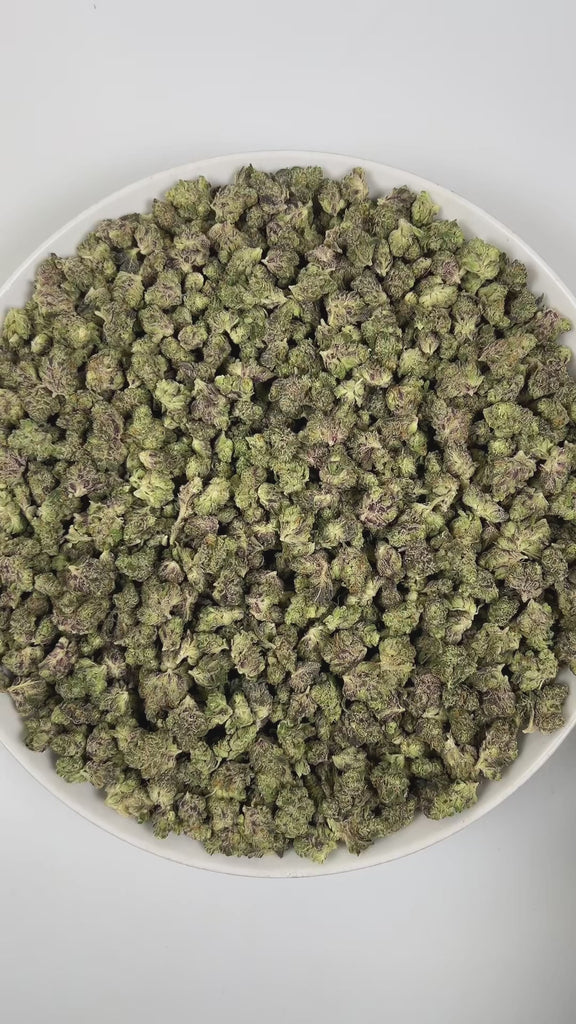 PUFFY Truffle (smalls) is an indica-dominant hybrid THCa strain, expertly crafted from the renowned pairing of Original Z and Cherry Noir. The aroma is a warm, inviting blend of doughy richness, earthy herbal notes, and a subtle hint of aromatic spices. Visually, dense dark green buds with purple hues and fiery orange pistils are coated in sticky trichomes. Consumers often report a euphoric uplift that gently settles into deep relaxation, leaving them calm, sleepy, and fully at ease.