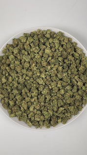 PUFFY Biscotti (smalls) is an indica-dominant hybrid THCa strain, born from the legendary cross of Gelato #25 and South Florida OG. The aroma is a rich, creamy blend with warm nutty undertones, layered delicately with smooth hints of vanilla for a comforting and inviting experience. Dense green buds with deep purple hues and fiery orange pistils are generously coated in sticky, crystal-like trichomes, giving the flower a frosty, resinous finish. Consumers often report the high as a balanced experience that 