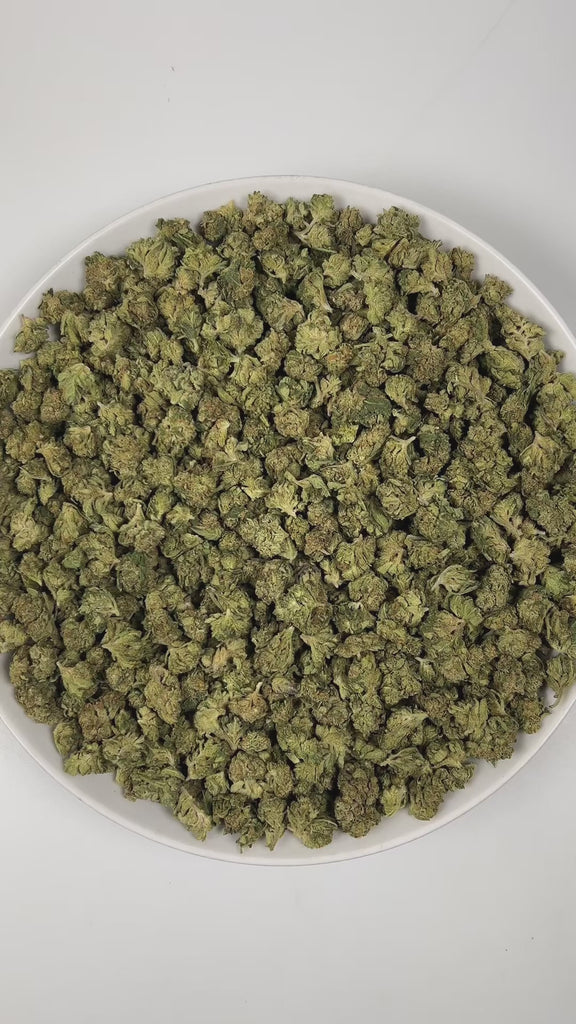 PUFFY Biscotti (smalls) is an indica-dominant hybrid THCa strain, born from the legendary cross of Gelato #25 and South Florida OG. The aroma is a rich, creamy blend with warm nutty undertones, layered delicately with smooth hints of vanilla for a comforting and inviting experience. Dense green buds with deep purple hues and fiery orange pistils are generously coated in sticky, crystal-like trichomes, giving the flower a frosty, resinous finish. Consumers often report the high as a balanced experience that 