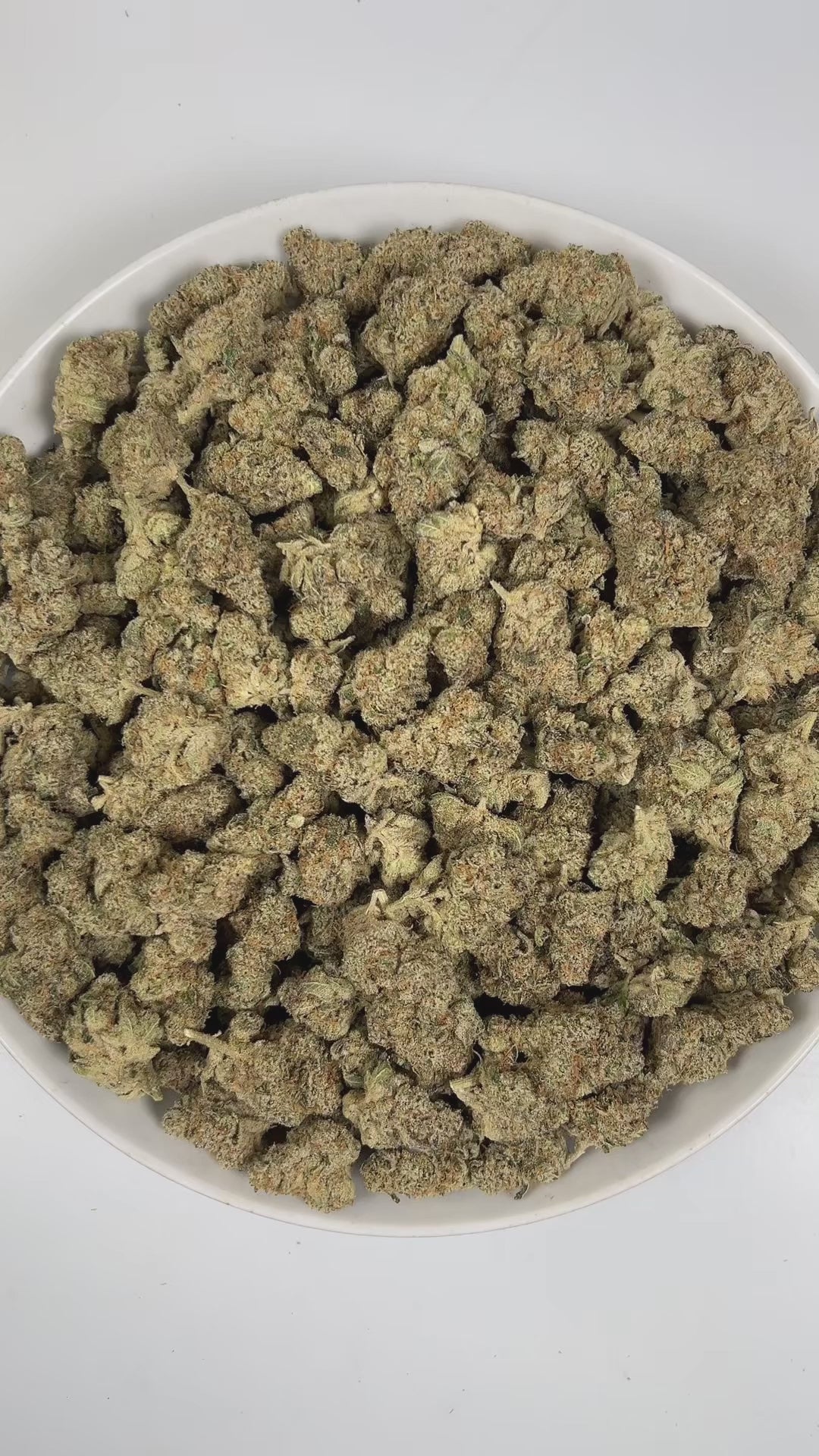 PUFFY Frosted Donut is an indica-dominant  hybrid THCa strain, expertly crafted from a potent cross between Girl Scout Cookies and Louis XIII. The aroma is a bold and invigorating blend of fresh mint, sharp pungency, and a distinct gassy undertone. Visually, the dense buds display bright green and deep purple hues, dotted with orange pistils and coated in sparkling trichomes. Consumers often report an initial euphoric and uplifting cerebral buzz that elevates mood, gradually transitioning into deep relaxati
