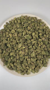 PUFFY Royal Gas (smalls) is a balanced hybrid THCa strain bred through the premium union of Royal and Afghan. The aroma is a bold and pungent blend, combining sharp skunk notes with a hint of savory onions for a striking and memorable scent. Visually, dense deep forest green buds with purple hues and fiery orange pistils are coated in sticky trichomes. Consumers often report a euphoric and deeply relaxing experience, accompanied by a calm yet slightly clear-headed mental state that allows them to remain foc