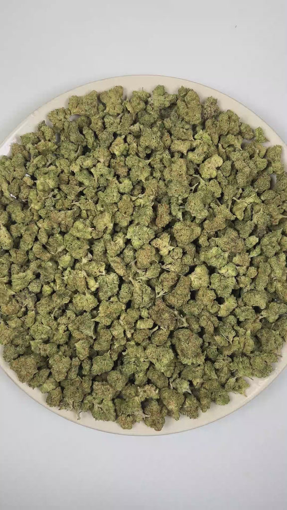 PUFFY Hash Burger (smalls) is an indica-dominant hybrid THCa strain, born from the masterful cross between Han Solo Hash Plant and Double Burger. The aroma presents a savory blend led by sharp onion and rich garlic notes, rounded out by warm, earthy spices that add depth and complexity. Visually, dense forest-green buds with purple hues and fiery orange pistils are coated in sticky trichomes. Consumers often report an experience that begins with a euphoric cerebral rush, gradually easing into deep body rela
